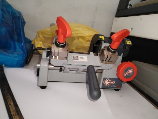 Modelo 03 Vendo Maquinas Duplicadoras llaves de casas y copias de llaves 2024